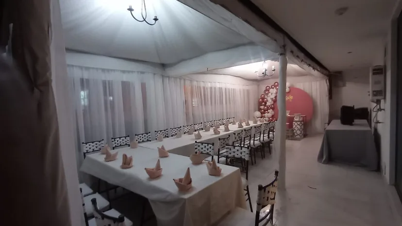 Selección de manteles y textiles elegantes para eventos en Quito